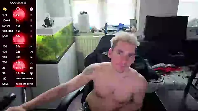 Snapshot of Rayzel_White chatting on 05-09-26, 05:51 Rayzel White online show from 05-09-26, 05:51