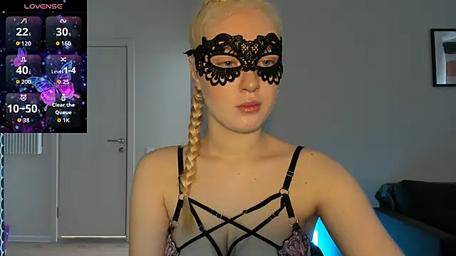 Snapshot of Polly_Skil chatting on 05-23-26, 11:58 Polly Skil online show from 05-23-26, 11:58