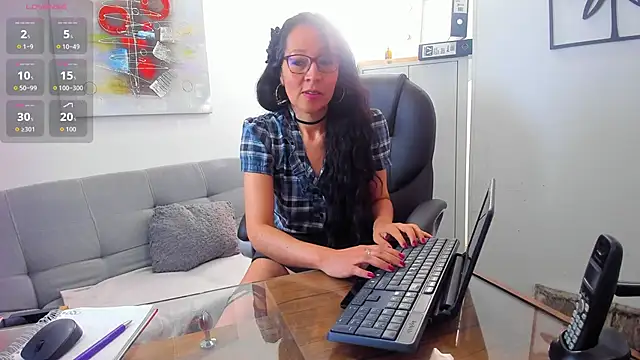 Snapshot of loretta_fraser chatting on 05-15-26, 01:07 loretta fraser online show from 05-15-26, 01:07