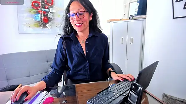 Snapshot of loretta_fraser chatting on 05-28-26, 01:08 loretta fraser online show from 05-28-26, 01:08