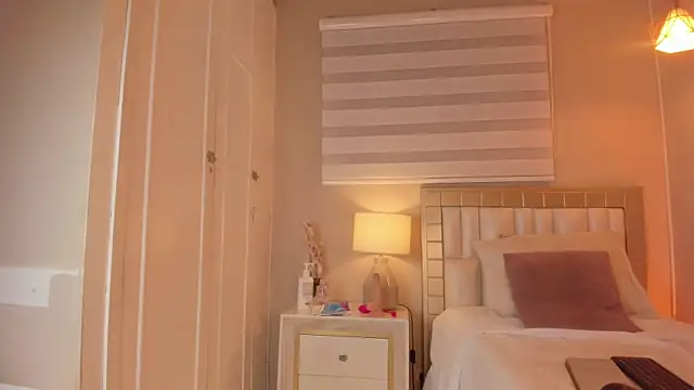 isabela  x online show from 04-08-26, 11:43