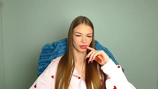 Lina Loveuu online show from 04-18-26, 11:14