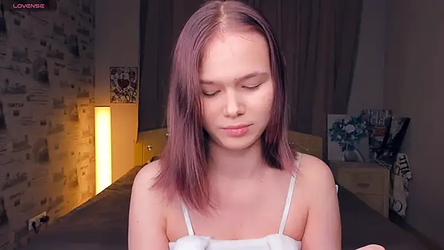 Snapshot of OwlLynn chatting on 01-18-26, 09:02 OwlLynn online show from 01-18-26, 09:02