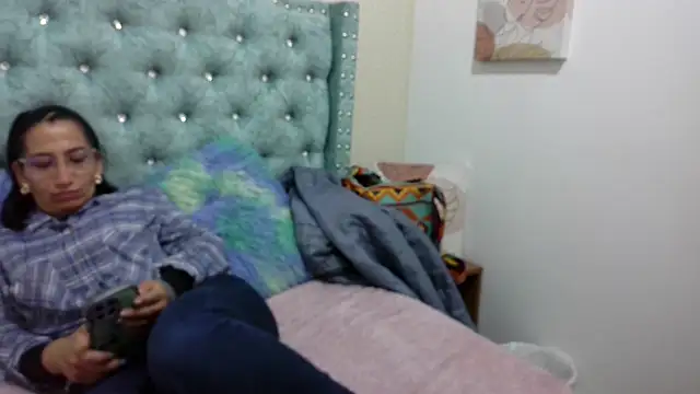 Snapshot of LiloEvelyne chatting on 01-14-26, 03:56 LiloEvelyne online show from 01-14-26, 03:56