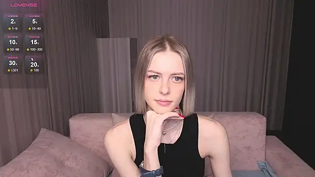 Snapshot of kittie_like18 chatting on 04-30-26, 01:01 kittie like18 online show from 04-30-26, 01:01