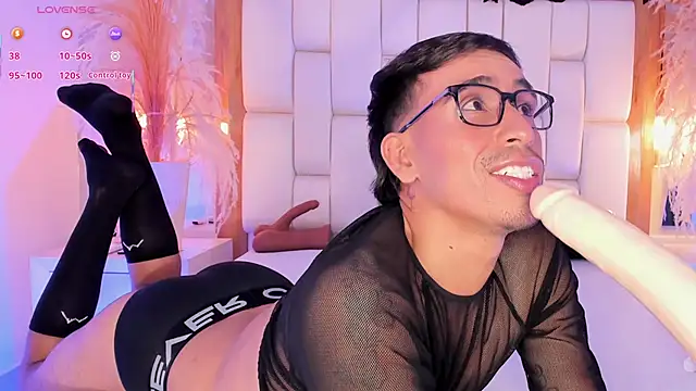 Snapshot of Mr_aronnn_ chatting on 02-08-26, 01:53 Mr aronnn online show from 02-08-26, 01:53