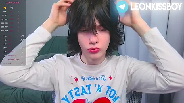 LeonBoykisser online show from 04-10-26, 07:07