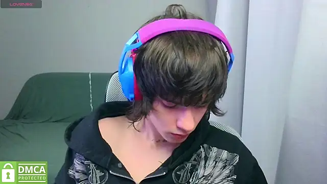 LeonBoykisser online show from 07-20-26, 04:53
