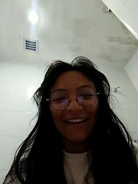 victoriia thompson online show from 05-11-26, 04:07