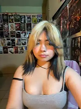 Snapshot of pinkybombon chatting on 02-05-26, 11:53 pinkybombon online show from 02-05-26, 11:53