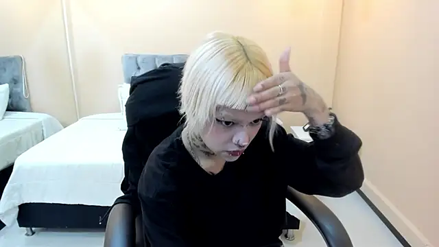 Bela Craxkerr online show from 03-25-26, 01:17