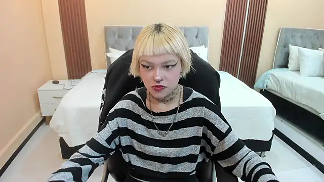 Snapshot of Bela_Craxkerr chatting on 04-25-26, 01:03 Bela Craxkerr online show from 04-25-26, 01:03