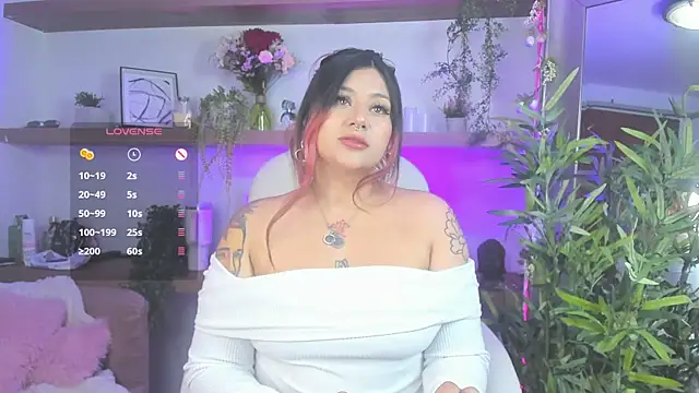 Snapshot of _Lorraine_v chatting on 05-05-26, 09:01 Lorraine v online show from 05-05-26, 09:01