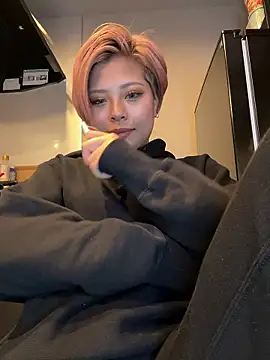 BADBITCHISAKI online show from 05-01-26, 01:48