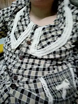 Snapshot of lylinhjim chatting on 01-18-26, 06:06 lylinhjim online show from 01-18-26, 06:06