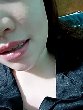 Snapshot of lylinhjim chatting on 02-08-26, 03:26 lylinhjim online show from 02-08-26, 03:26