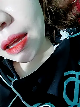 Snapshot of lylinhjim chatting on 02-10-26, 03:43 lylinhjim online show from 02-10-26, 03:43