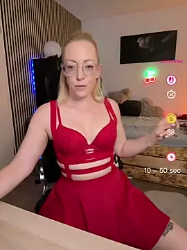 Snapshot of Lea-Kirsch chatting on 05-28-26, 06:10 Lea-Kirsch online show from 05-28-26, 06:10