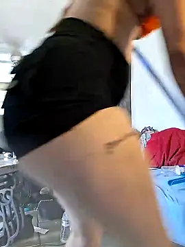 LadySn0w26 online show from 04-15-26, 08:09