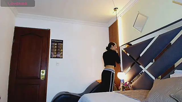 Snapshot of Ambarross_ chatting on 07-04-26, 01:39 Ambarross online show from 07-04-26, 01:39
