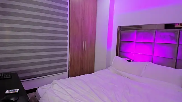 Snapshot of Rebeccaferrati3 chatting on 04-10-26, 08:13 Rebeccaferrati3 online show from 04-10-26, 08:13