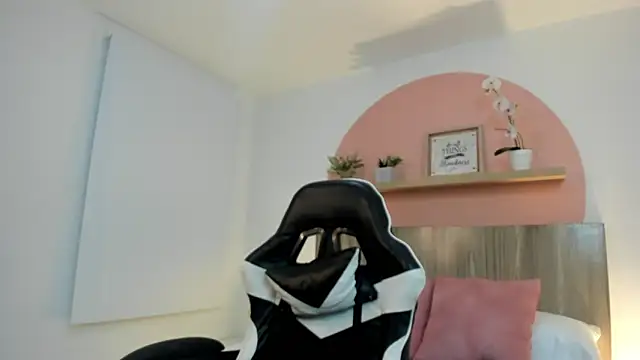 ivette swan online show from 05-25-26, 07:53