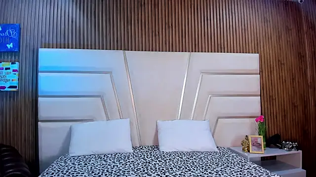 Xara Shadow online show from 03-10-26, 10:37