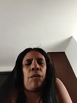 Snapshot of Zeyllyjhonson chatting on 05-27-26, 04:15 Zeyllyjhonson online show from 05-27-26, 04:15