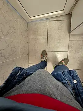 Snapshot of vali23 chatting on 01-15-26, 12:10 vali23 online show from 01-15-26, 12:10