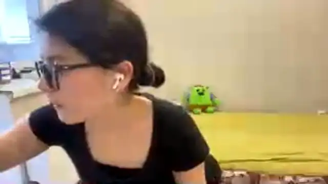 Snapshot of SaintMari chatting on 06-18-26, 02:10 SaintMari online show from 06-18-26, 02:10