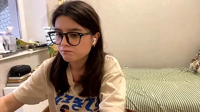 Snapshot of SaintMari chatting on 07-29-26, 02:04 SaintMari online show from 07-29-26, 02:04
