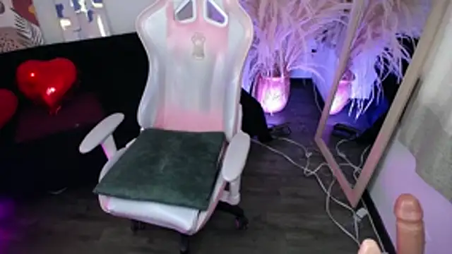 teylo80as online show from 04-18-26, 07:07