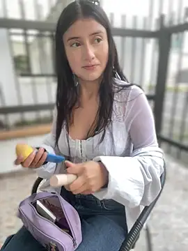 StrawberryPink  online show from 04-04-26, 11:29