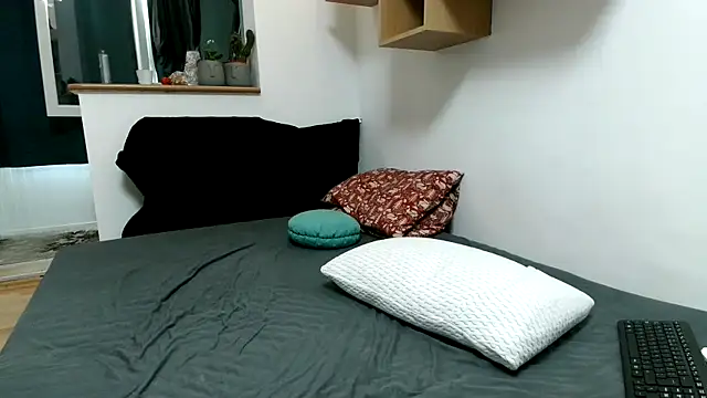 Crista-Elio online show from 04-19-26, 03:11