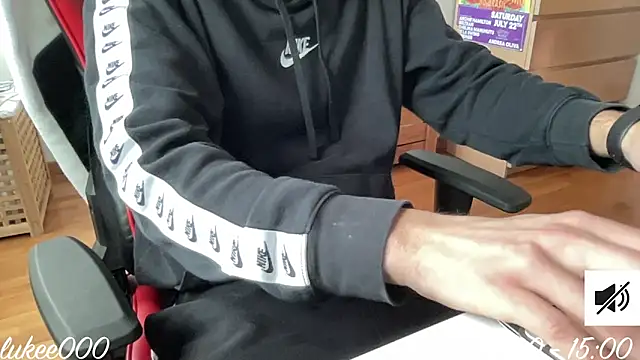 Snapshot of lukee000 chatting on 01-19-26, 01:15 lukee000 online show from 01-19-26, 01:15