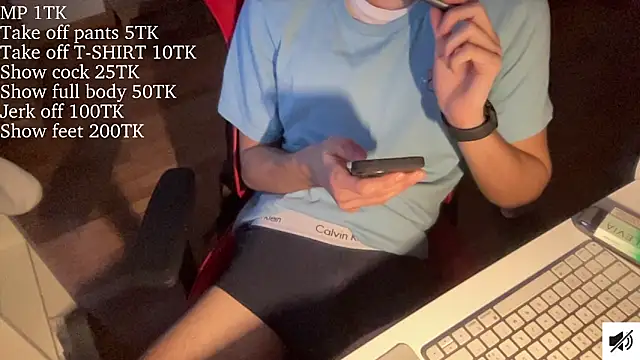 Snapshot of lukee000 chatting on 02-09-26, 04:11 lukee000 online show from 02-09-26, 04:11