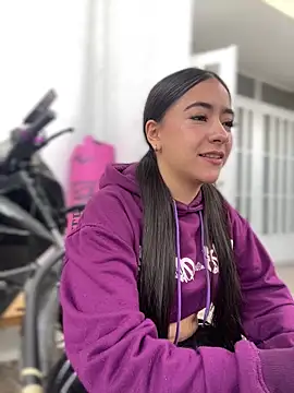 AuroraJohns Pink online show from 01-31-26, 08:18