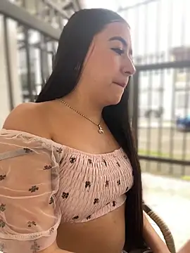 AuroraJohns Pink online show from 02-02-26, 09:35