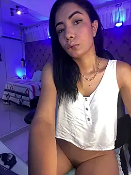 Snapshot of Auri__ chatting on 05-19-26, 07:31 Auri online show from 05-19-26, 07:31
