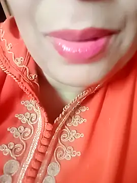 Snapshot of Naughty-Yousra chatting on 05-15-26, 08:32 Naughty-Yousra online show from 05-15-26, 08:32