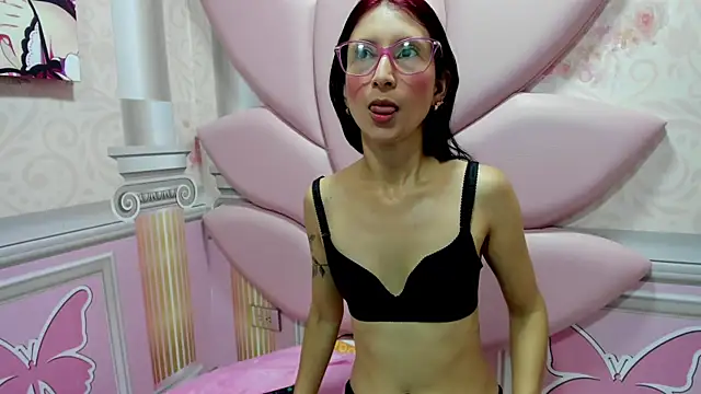 Snapshot of zaira_skinny chatting on 05-24-26, 08:14 zaira skinny online show from 05-24-26, 08:14