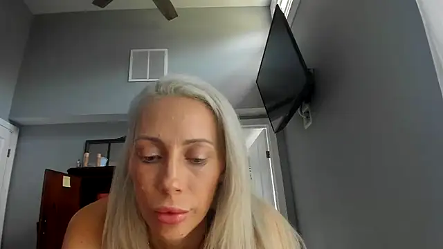 Snapshot of LindseyFAFO chatting on 06-05-26, 03:29 LindseyFAFO online show from 06-05-26, 03:29