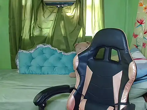 Snapshot of urslutscarlet chatting on 03-10-26, 07:13 urslutscarlet online show from 03-10-26, 07:13