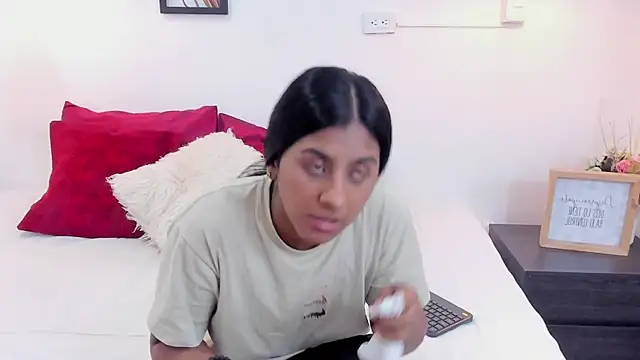 annarosse  online show from 06-16-26, 12:08