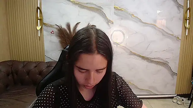 Qetsyah tf online show from 04-18-26, 07:07