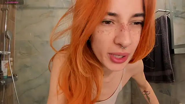 Snapshot of KikkoLee chatting on 05-11-26, 10:43 KikkoLee online show from 05-11-26, 10:43