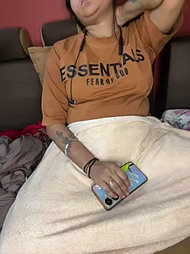 BunnyCharm01 online show from 01-18-26, 01:48