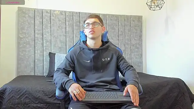 Calvin Hunter online show from 04-09-26, 10:59