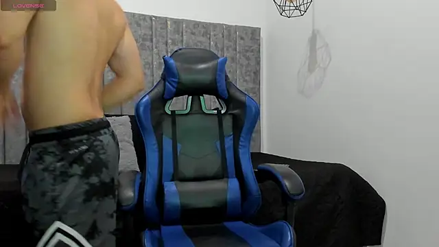 Calvin Hunter online show from 04-21-26, 02:04