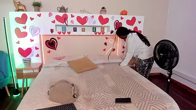 naomi campell online show from 02-14-26, 11:29